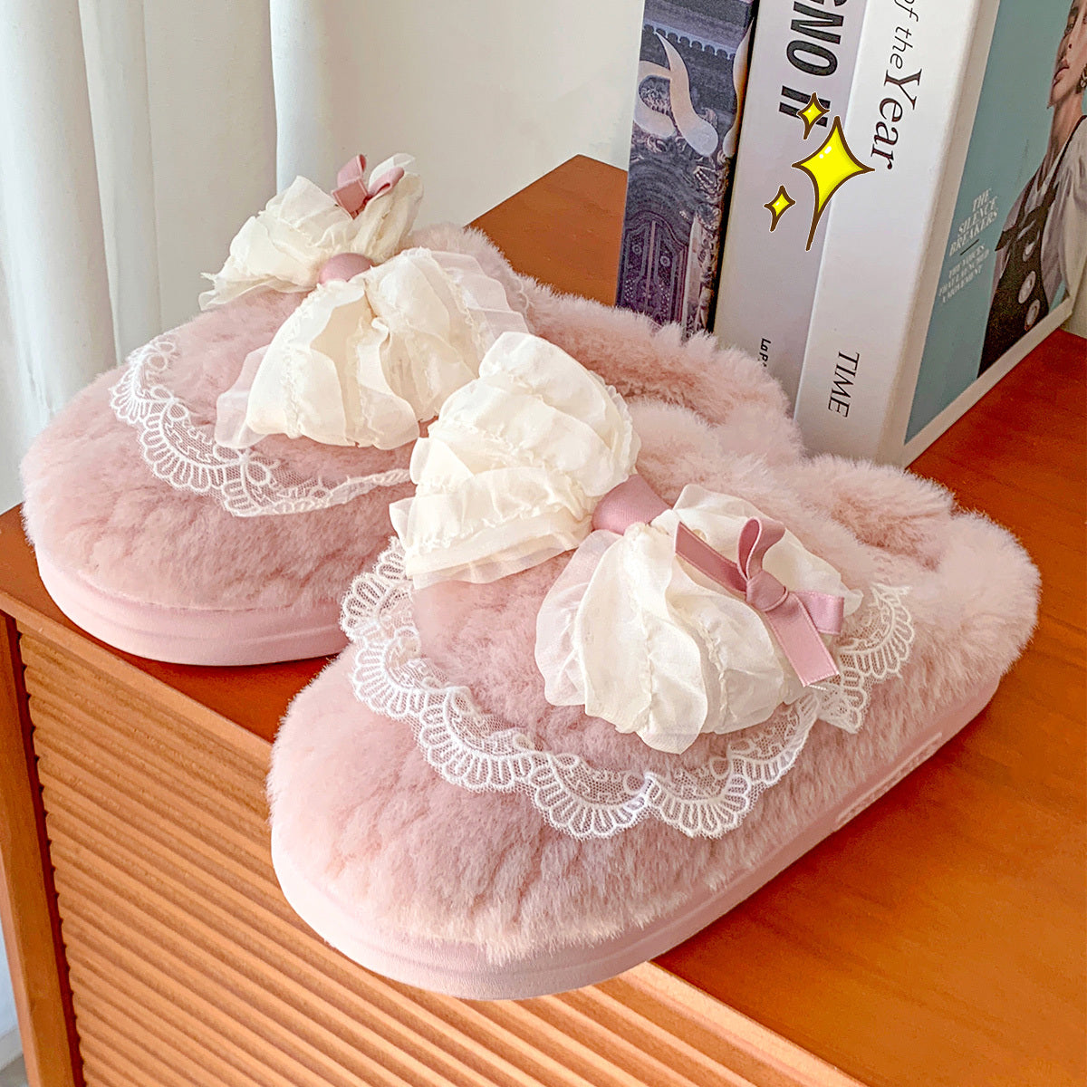 Indoor plush slippers